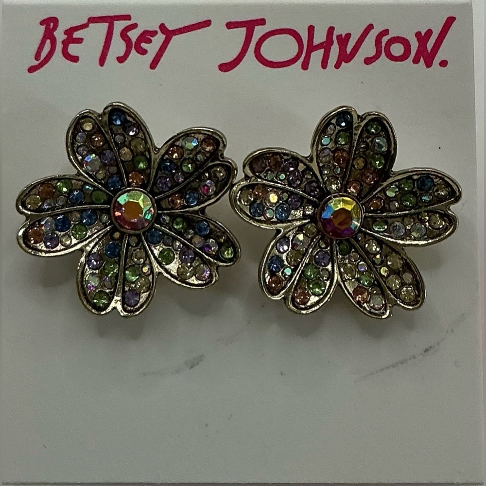 BETSEY JOHNSON AURORA BOREALIS RHINESTONE CRYSTAL 
FLOWER EARRINGS NWT FLORAL